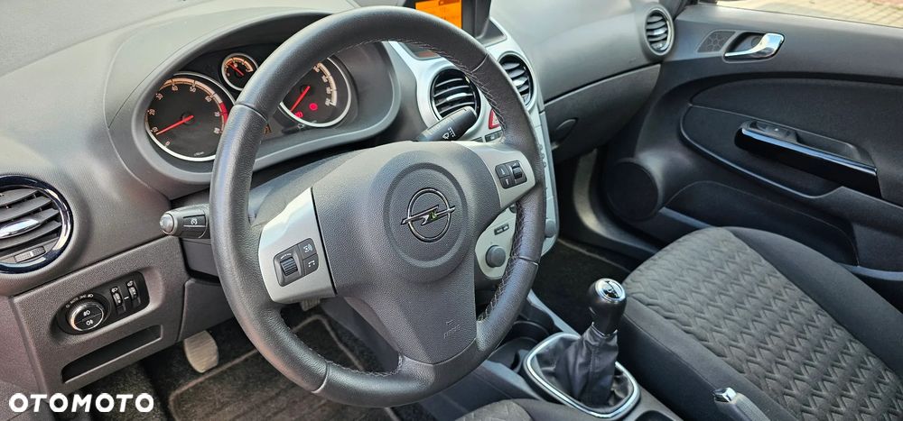 Opel Corsa 1.4 16V Active - 12