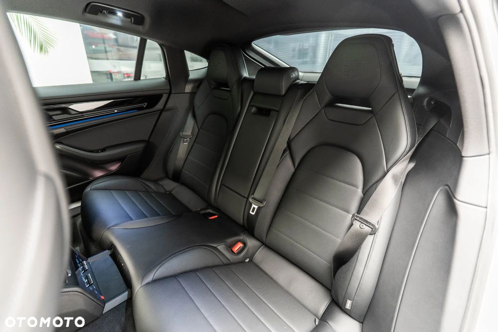 Porsche Panamera - 12