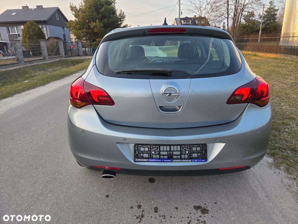 Opel Astra 1.6 Turbo Design Edition - 4