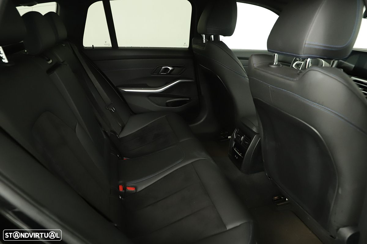 BMW 320 d Touring Pack Desportivo M Auto - 26