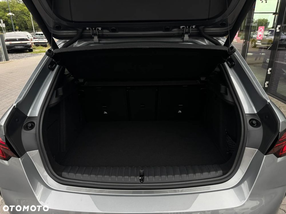BMW Seria 1 120 mHEV - 14