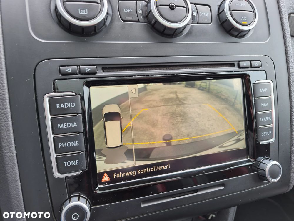 Volkswagen Touran 2.0 TDI DPF MATCH - 13