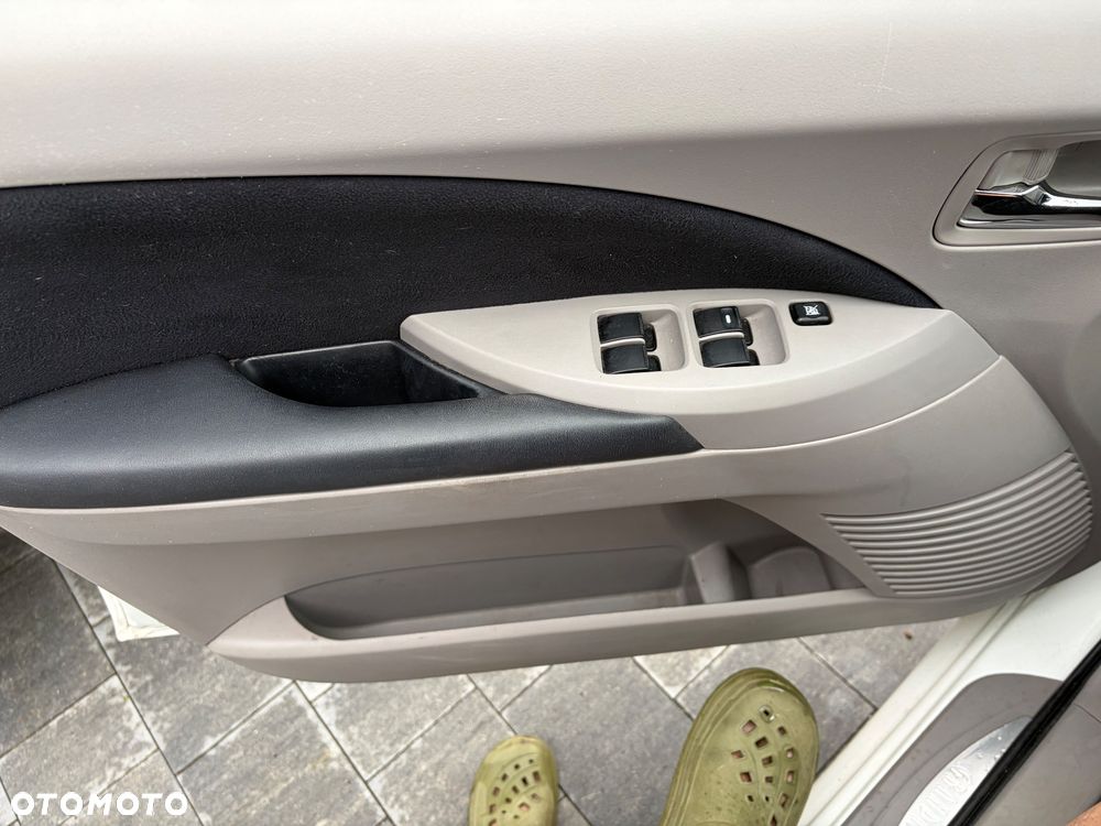 Mitsubishi Grandis 2.0 DI-D 7-Sitzer Intense - 7