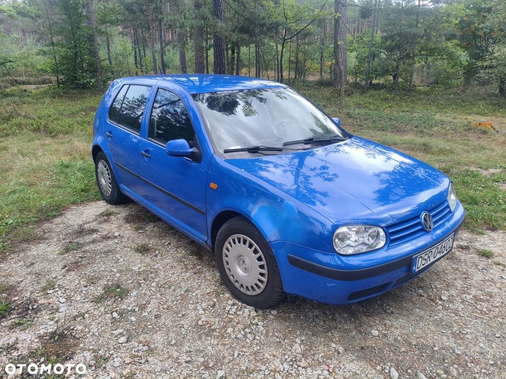 Volkswagen Golf - 1