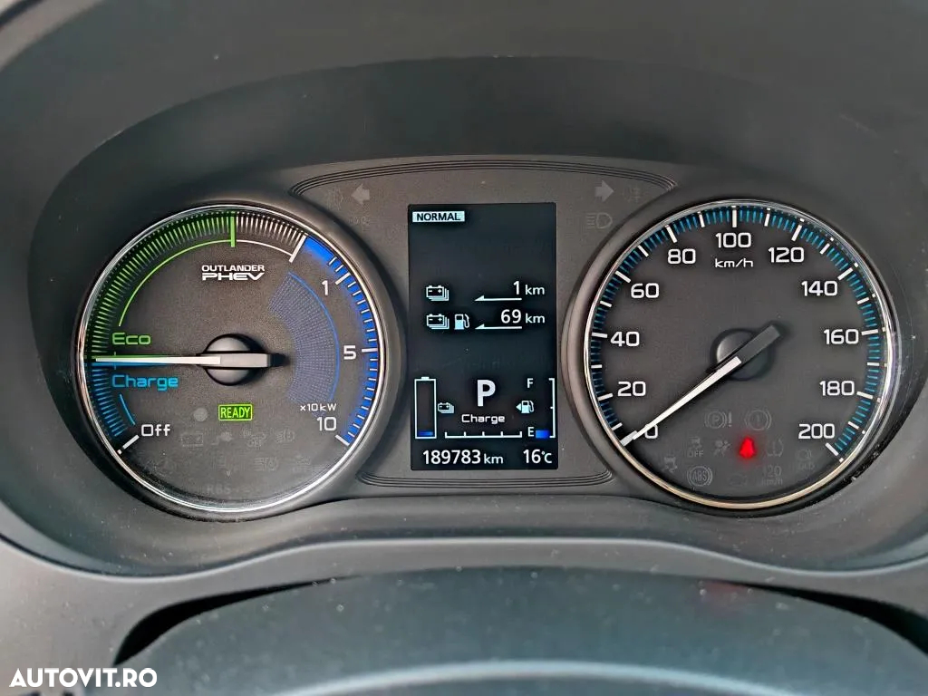 Mitsubishi Outlander 2.4 4WD Plug-In Hybrid Plus - 34