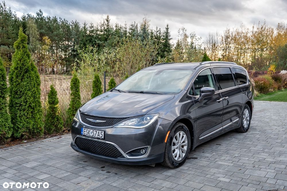 Chrysler Pacifica - 2