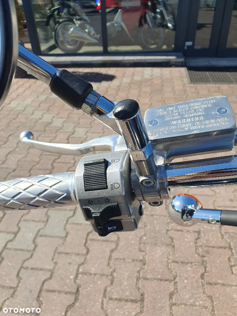 Suzuki Intruder - 11