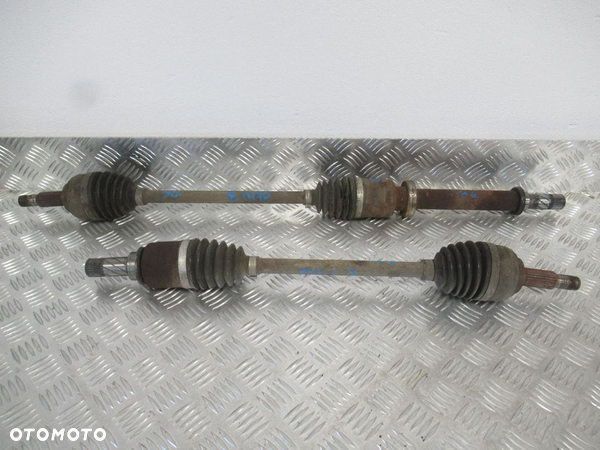 PÓŁOŚ LEWA PRAWA RENAULT CLIO III 3 1.2 16V BENZYNA 2005-