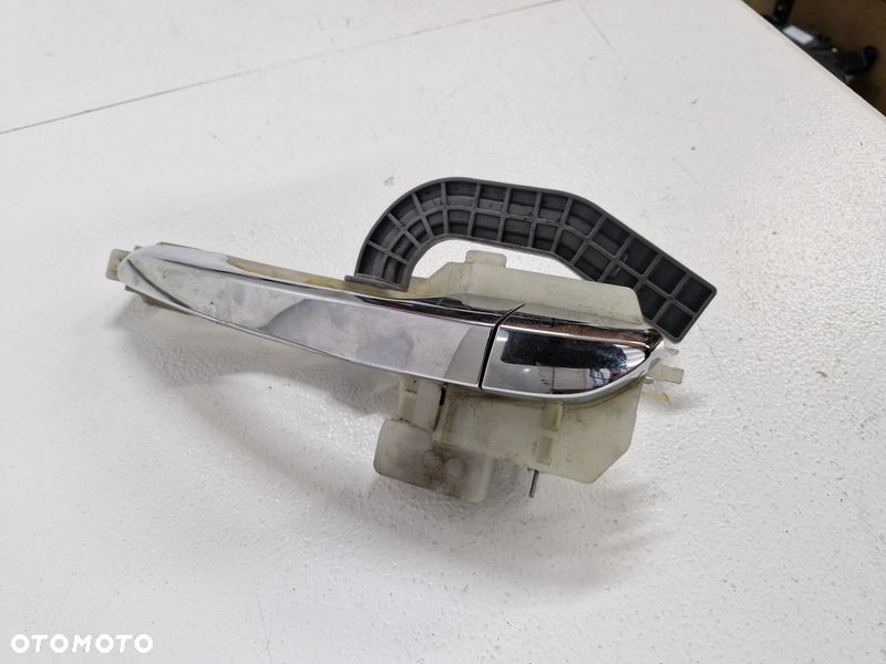 HYUNDAI TUCSON III 3 KLAMKA DRZWI LEWY TYŁ TYLNA CHROM - 2