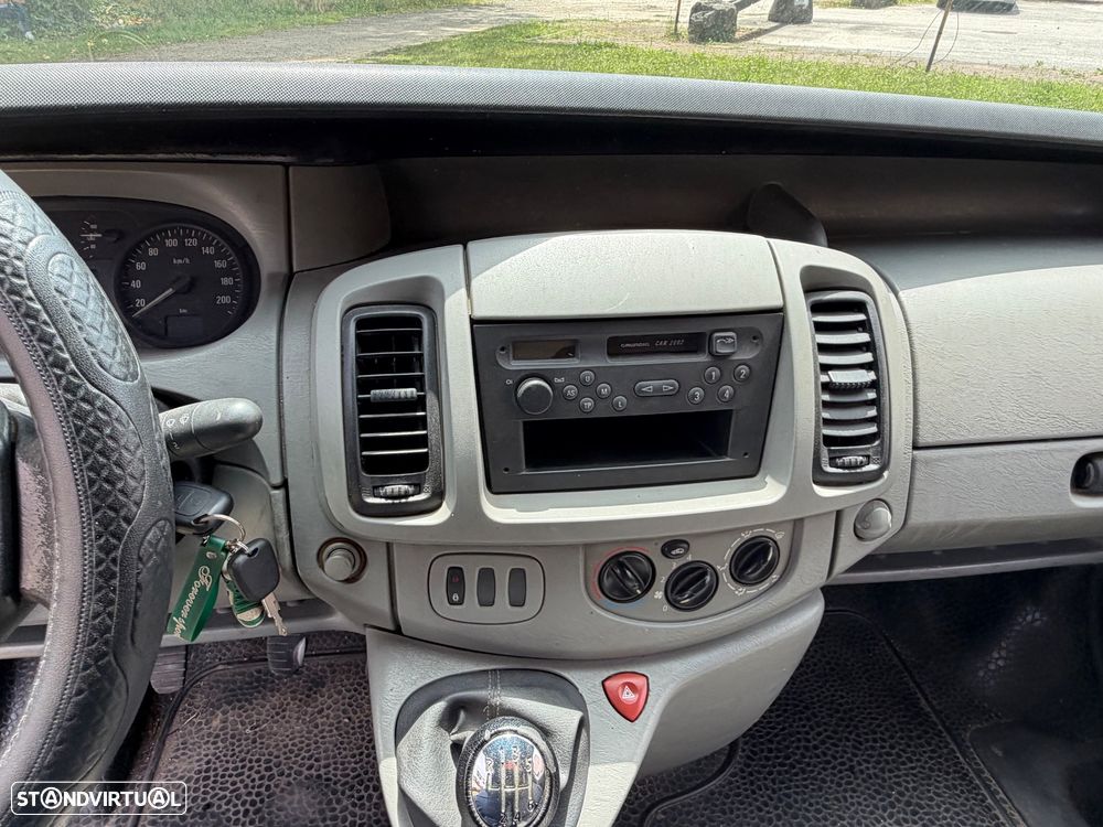 Opel Vivaro 1.9 cdti - 11