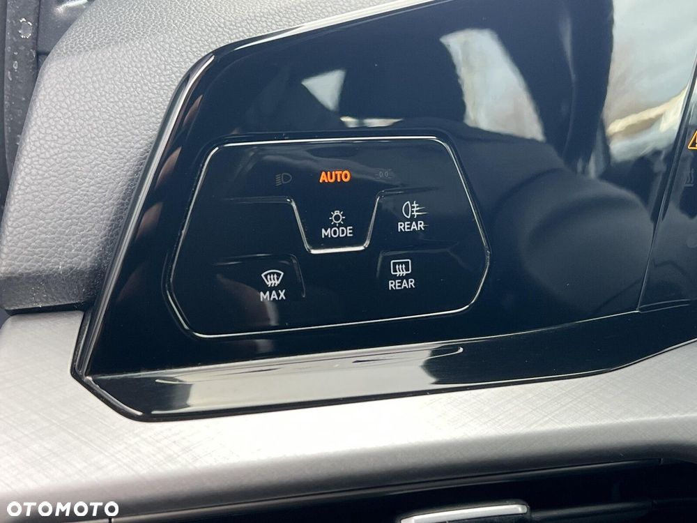 Volkswagen Golf - 10