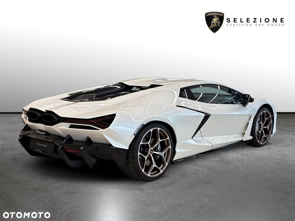 Lamborghini Revuelto - 4