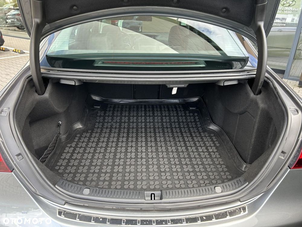 Mercedes-Benz Klasa E 220 d 4-Matic Avantgarde - 19