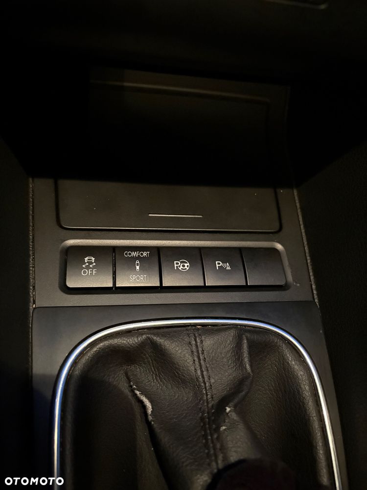 Volkswagen Golf 2.0 TDI DPF Highline - 9