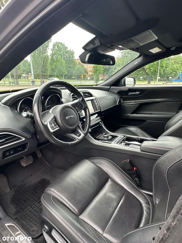 Jaguar XE 20d R-Sport - 9