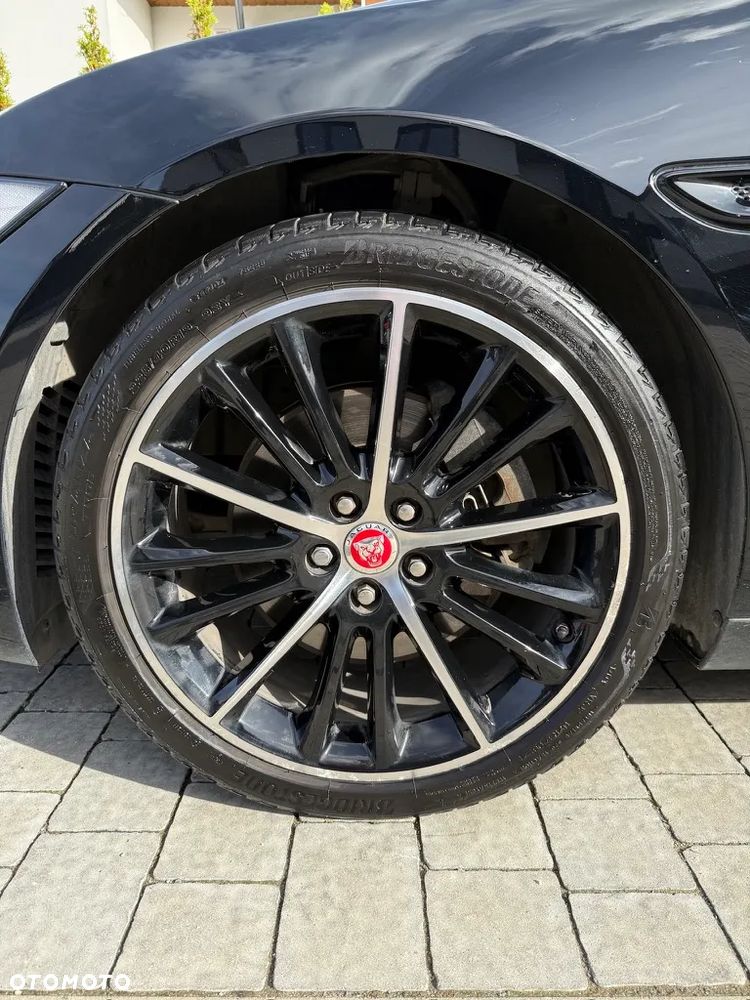 Jaguar XE 2.0 T Prestige - 5