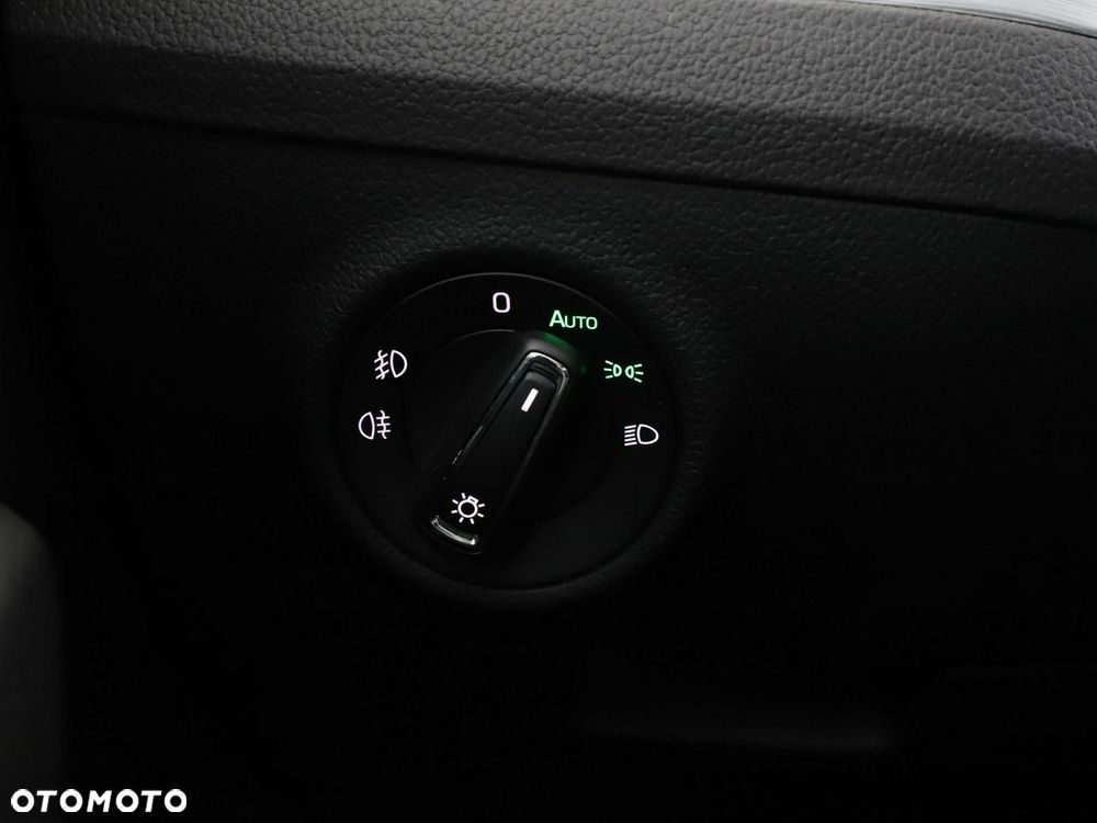 Skoda Superb 2.0 TDI DSG Ambition - 36