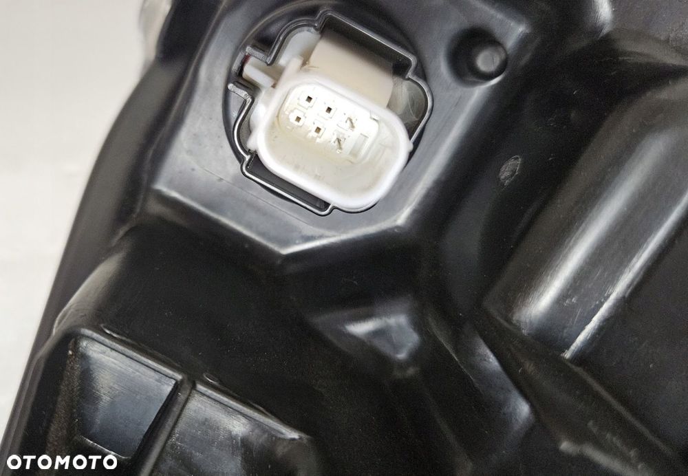 LAMPA PRAWA ZWYKŁA SOCZEWKA TOYOTA YARIS IV 2019- - 14