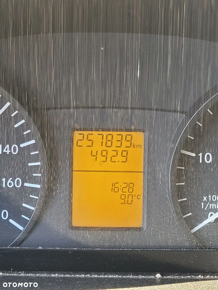 Mercedes-Benz Sprinter - 11