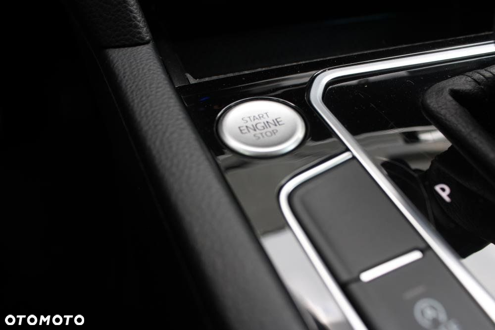 Volkswagen Passat - 24
