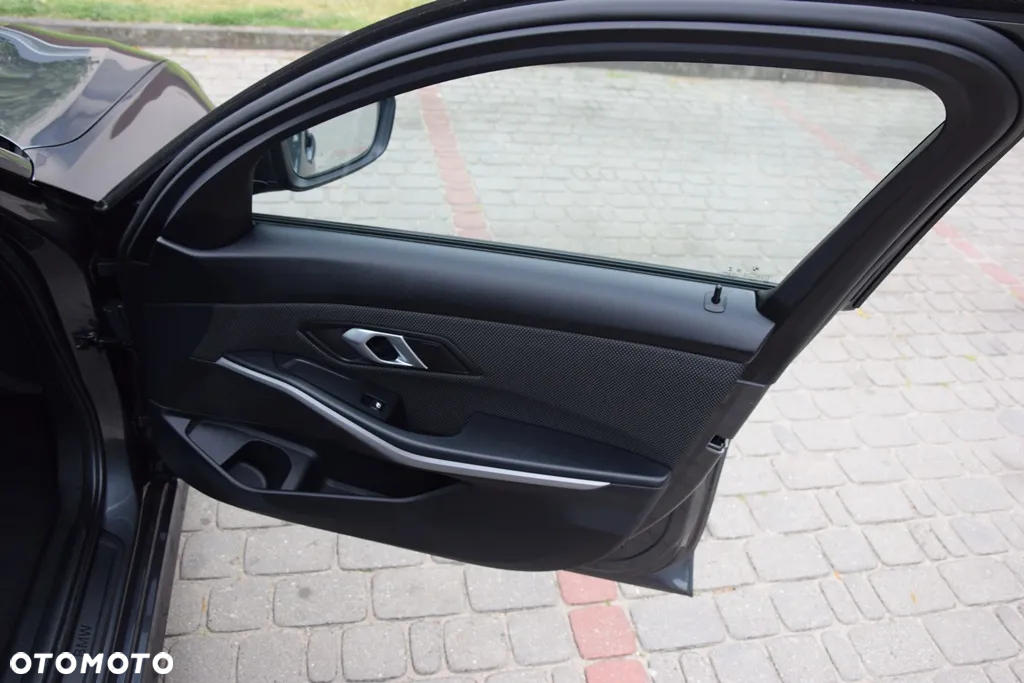BMW Seria 3 318d M Sport - 30