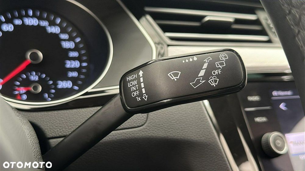 Volkswagen Passat - 25