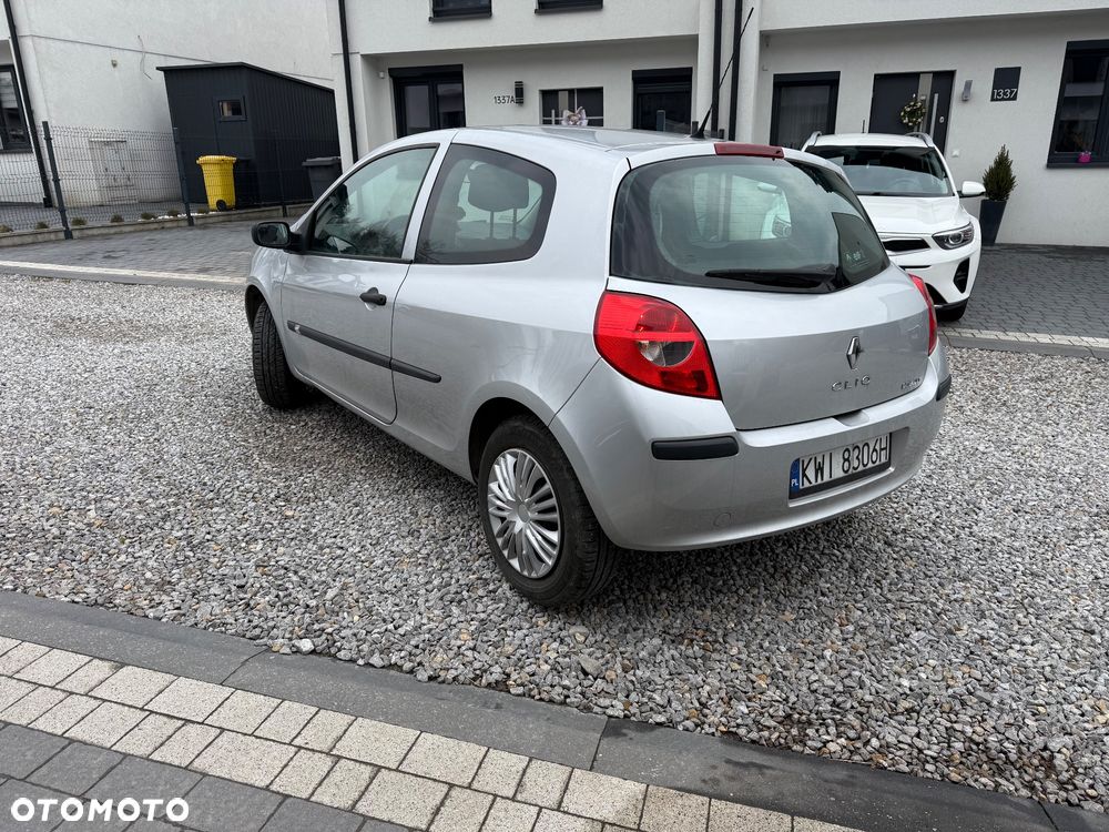 Renault Clio 1.4 16V Privilege - 4