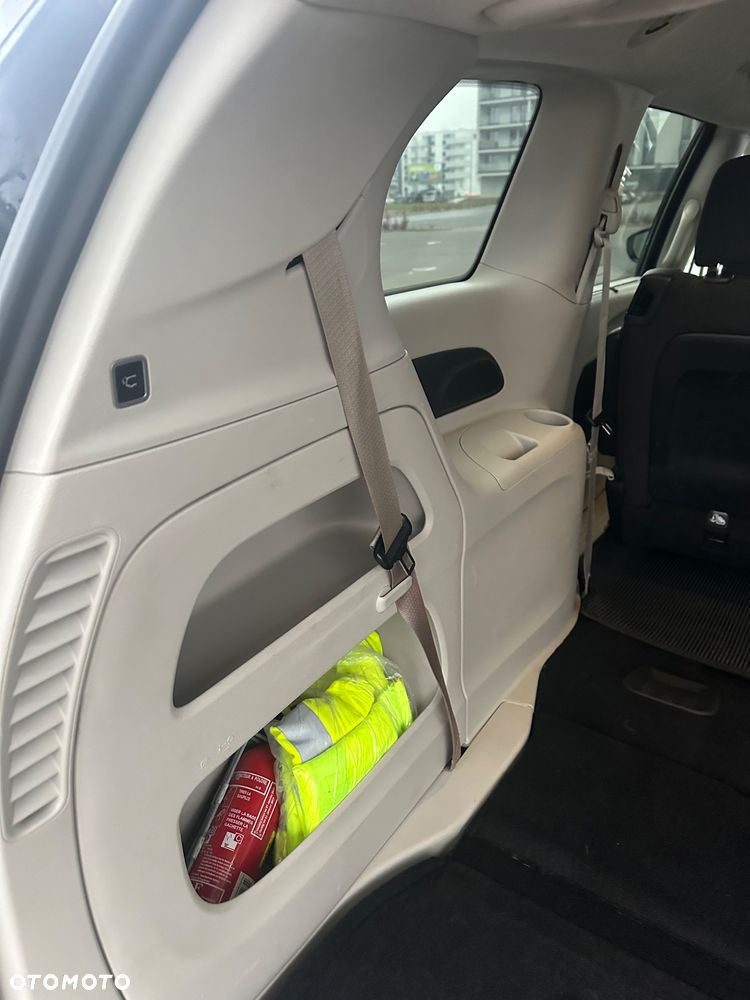 Chrysler Pacifica - 17