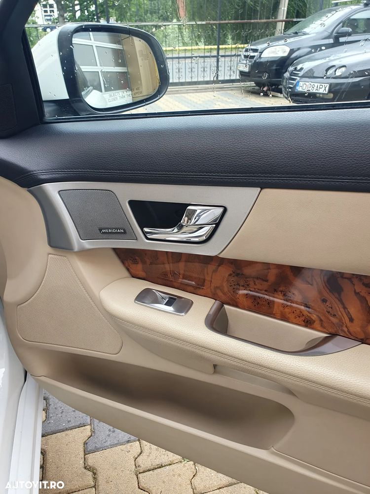 Jaguar XF 2.0 - 10