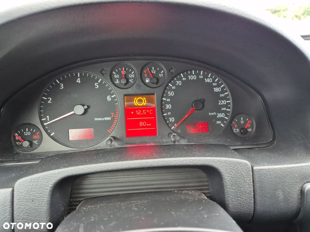 Audi A6 Avant 2.7T Quattro - 8