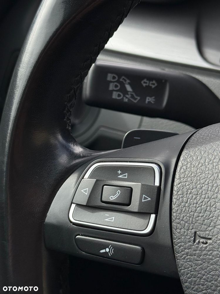 Volkswagen Passat 2.0 TDI SCR DSG Comfortline - 24