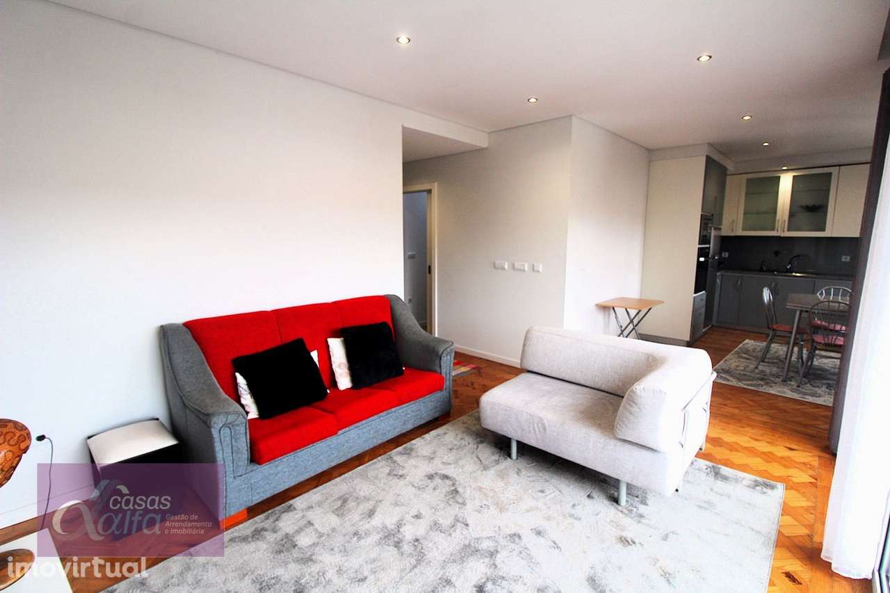 Apartamento T2 Mobilado no Centro de Leiria com Vista para o Castelo - Grande imagem: 2/17