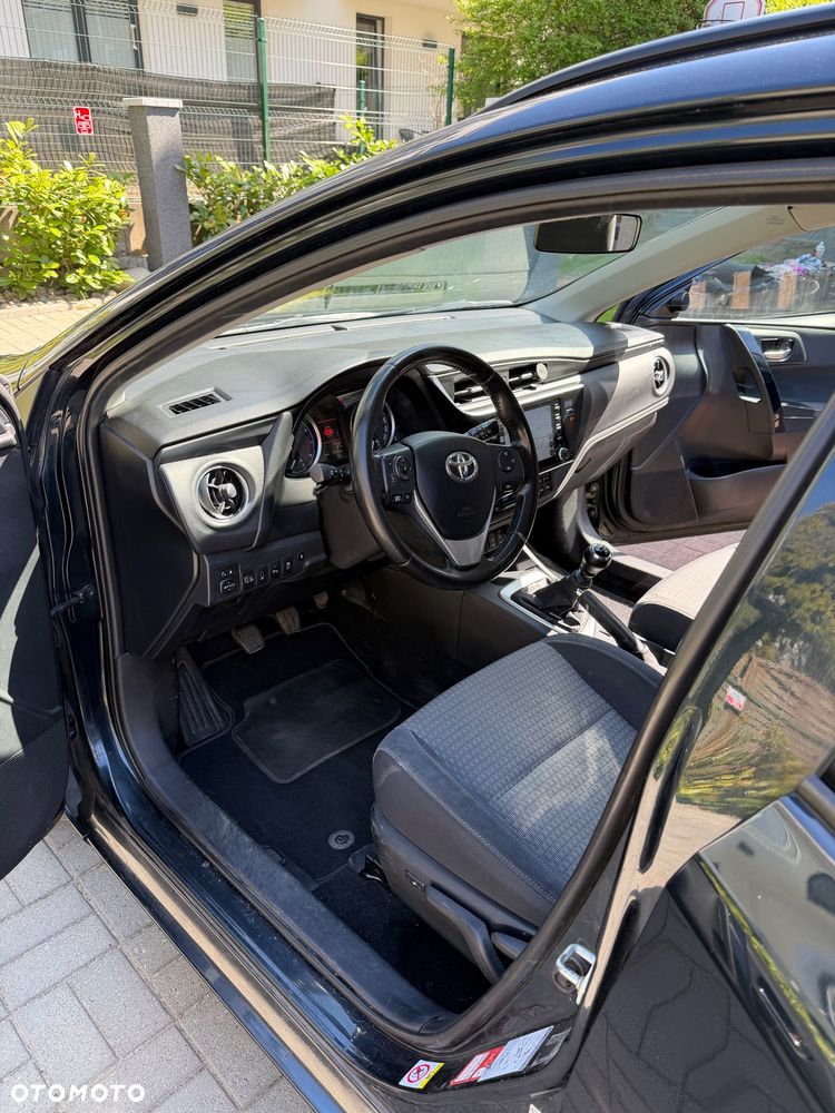 Toyota Auris 1.6 Premium - 4