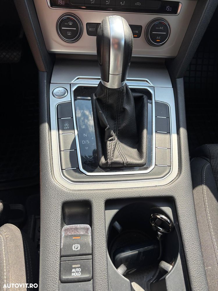 Volkswagen Passat 2.0 TDI DSG Comfortline - 16
