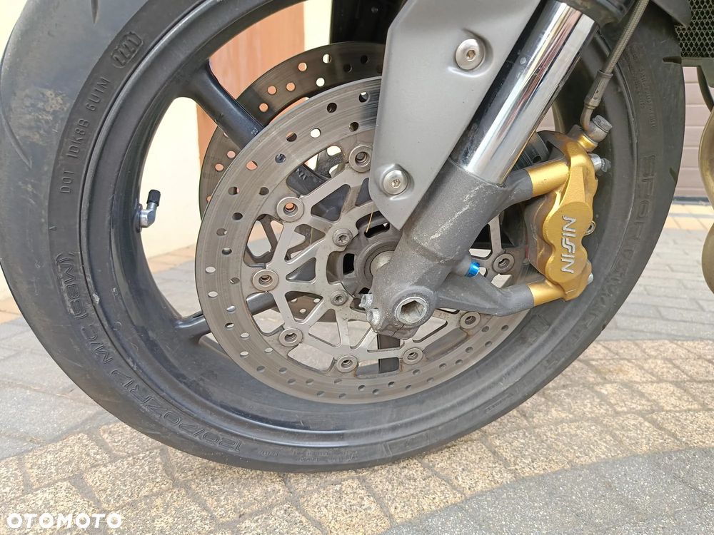 Triumph Street Triple - 7