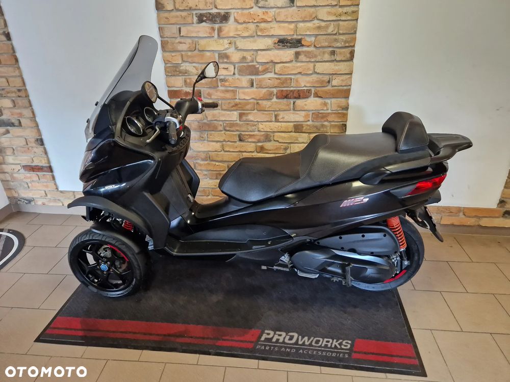 Piaggio MP-3 - 11