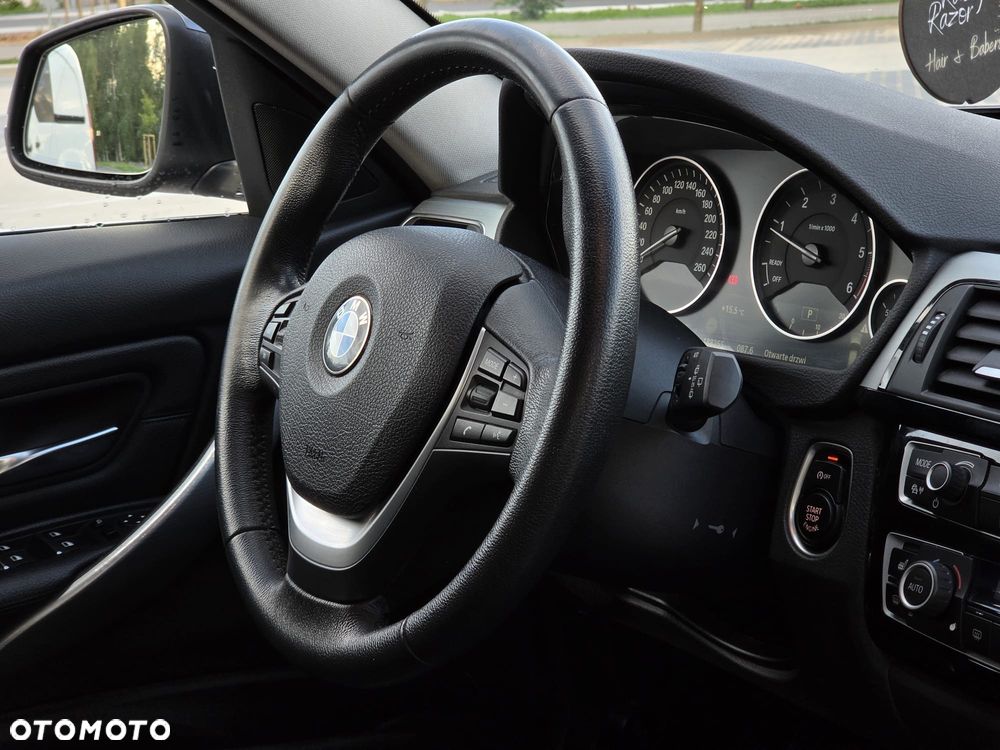 BMW Seria 3 320d Luxury Line sport - 12