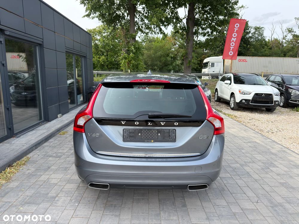 Volvo V60 D6 AWD Plug-in Hybrid R-Design Momentum - 12
