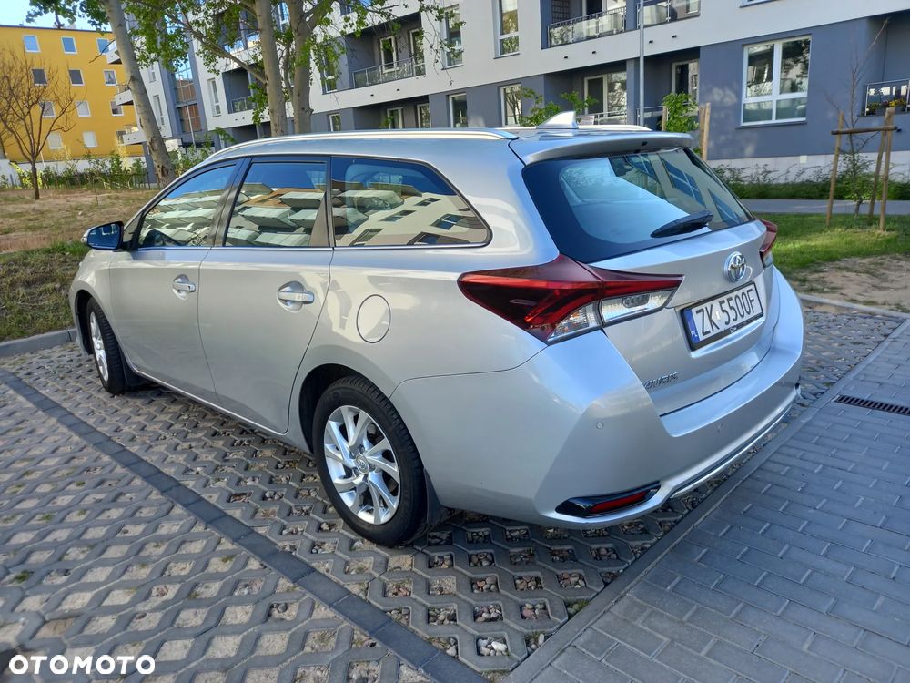 Toyota Auris 1.6 Premium - 5