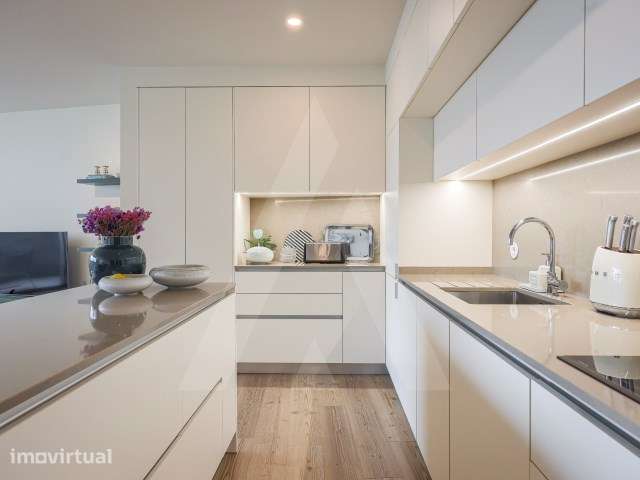 Apartamento T2 com lugar de garagem e varanda no centro de Aveiro - Grande imagem: 5/28