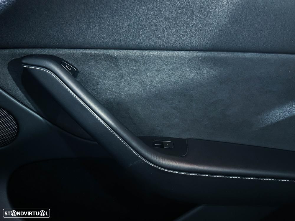 Tesla Model Y Standard - 30