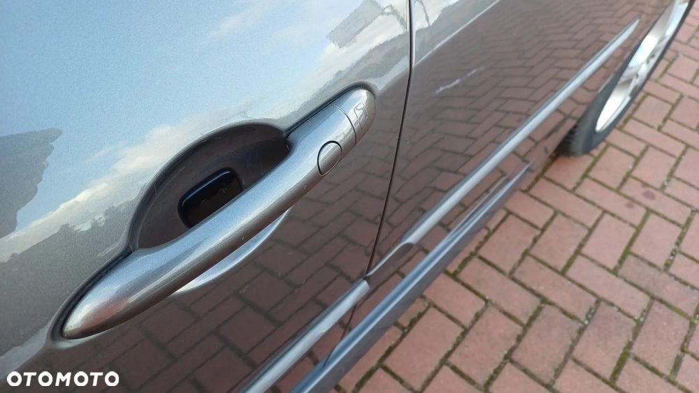 Renault Laguna 2.0 DCi FAP Initiale - 7