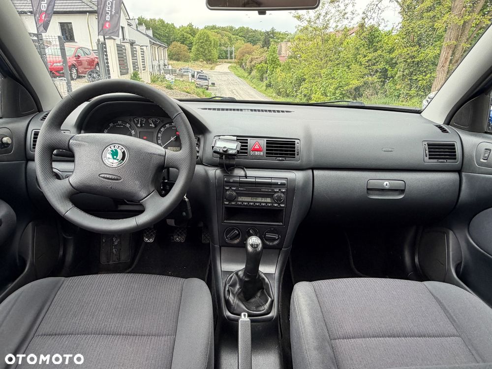 Skoda Octavia 1.6 Tour - 19