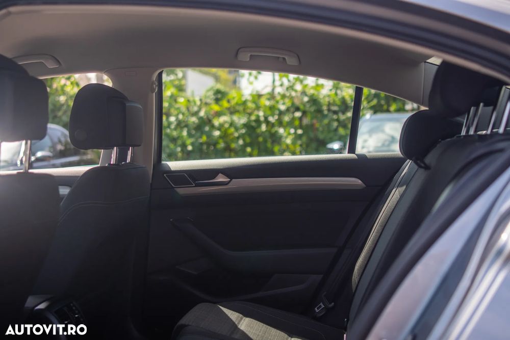 Volkswagen Passat - 25