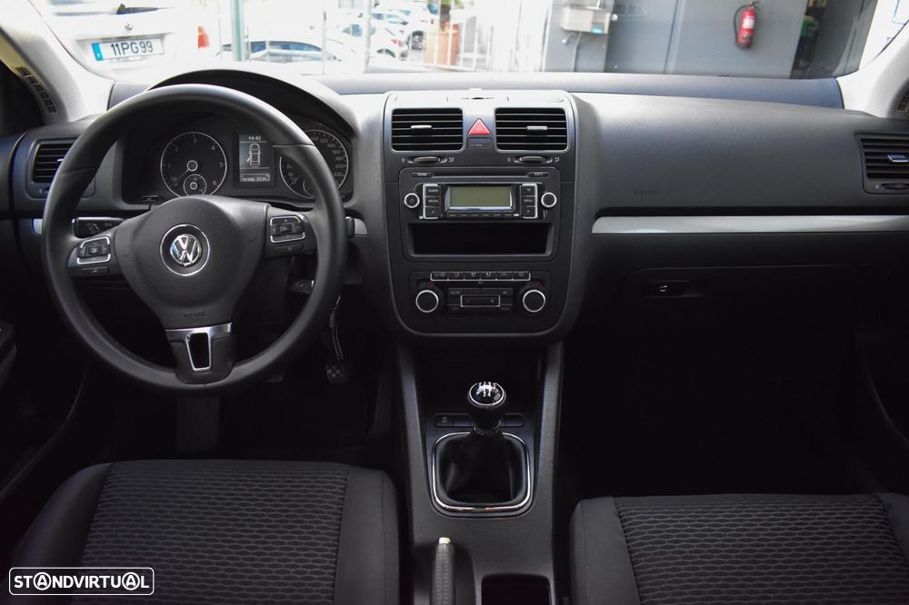 VW Jetta 1.6 TDi Highline - 8