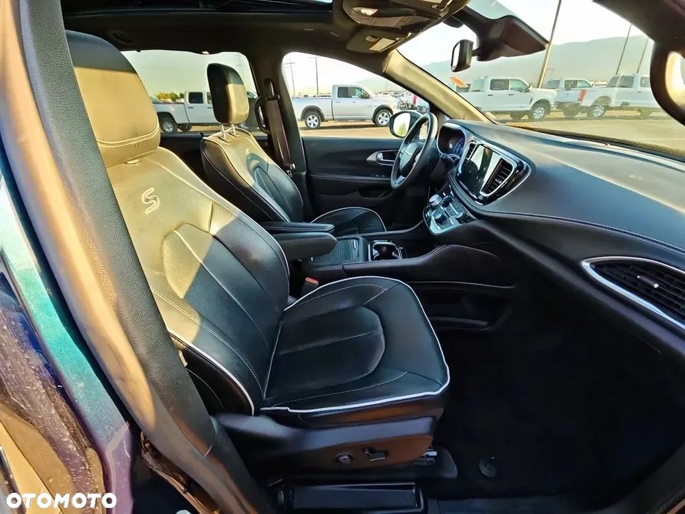 Chrysler Pacifica - 10