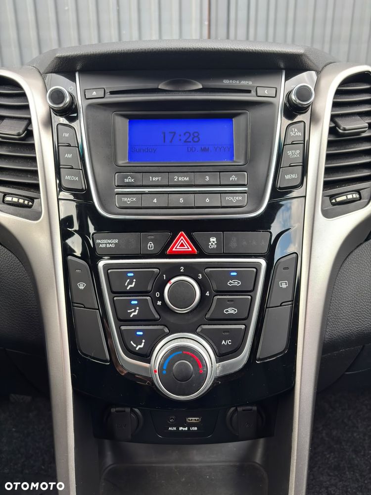 Hyundai i30 blue 1.6 CRDi Passion - 17