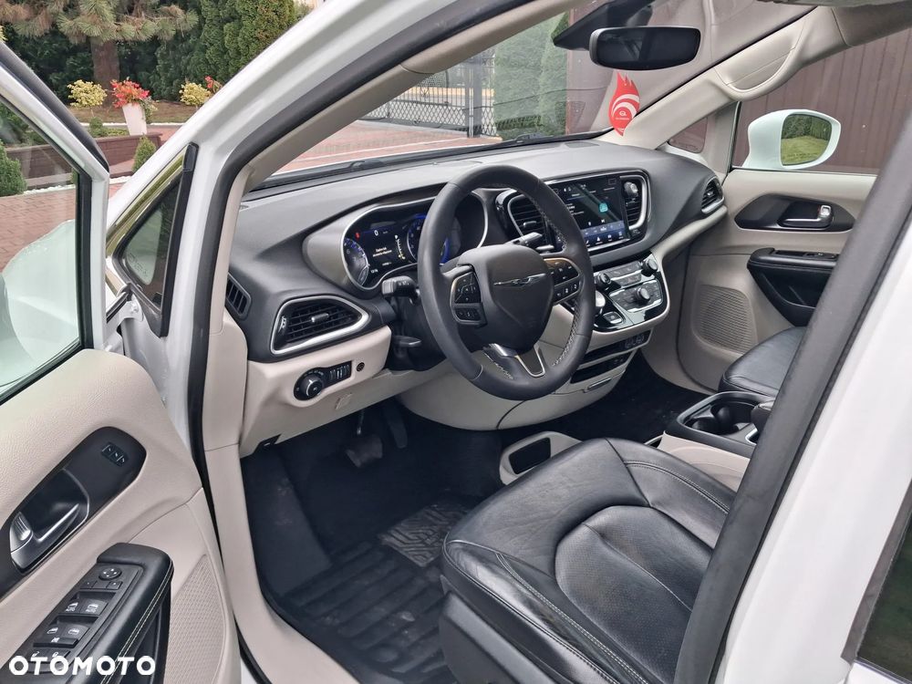 Chrysler Pacifica - 12