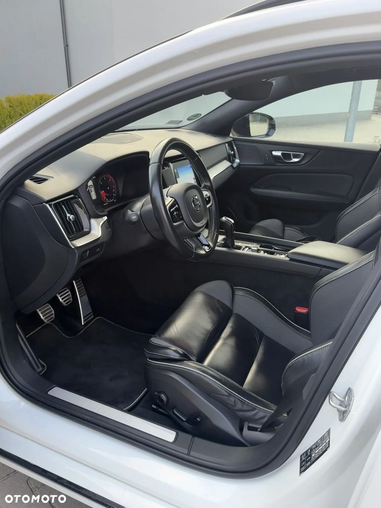 Volvo V60 D4 R-Design - 9