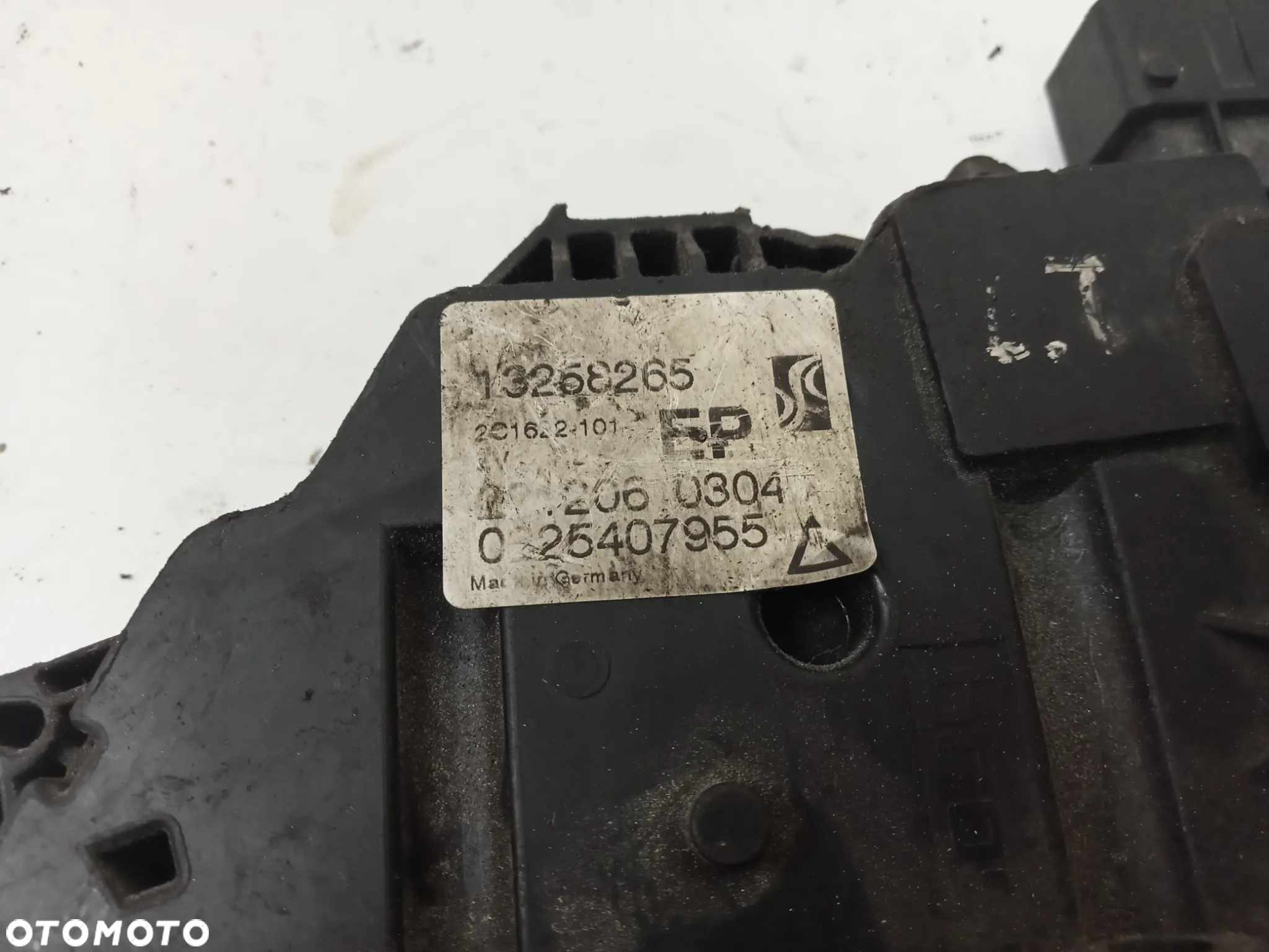 zamek drzwi lewy tył corsa d 6 pin 13258265 - 3